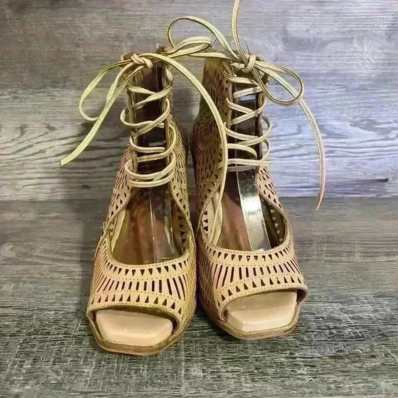 Jeffrey Campbell Rayos Perforated Cut out Wedge Heels Size 9.5 - Picture 2 of 14